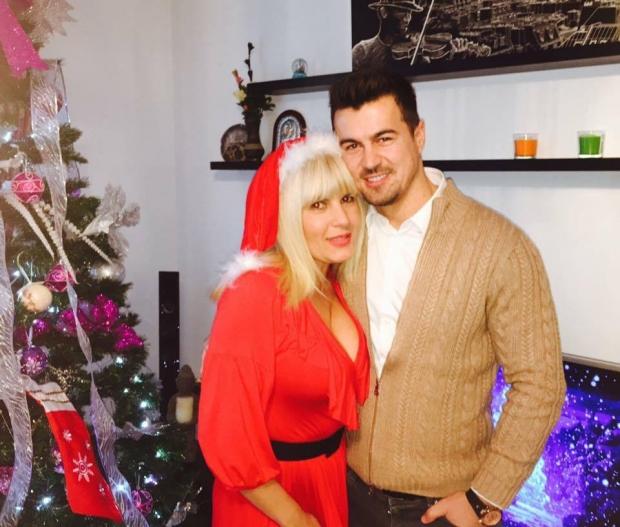 Elena Udrea, apariţie incendiară în mall. Dragostea face minuni pentru ea (FOTO) 425492