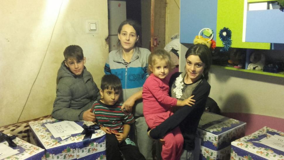 Fundația Mereu Aproape a oferit “Bucurie la cutie” pentru 851 de copii din campania “Schimbă o viață” 425715