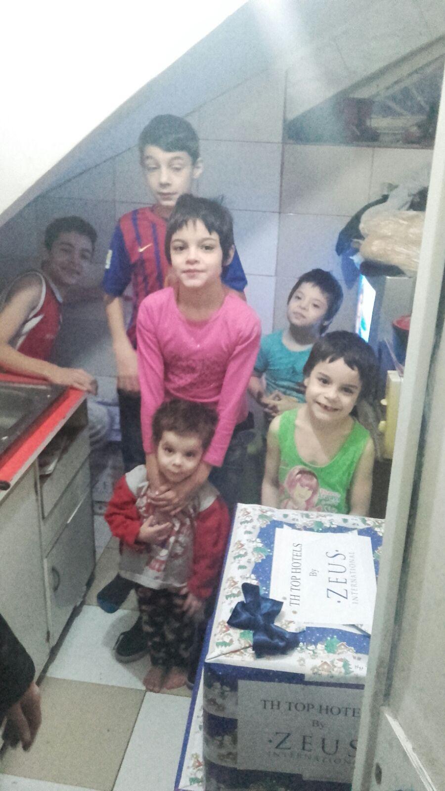 Fundația Mereu Aproape a oferit “Bucurie la cutie” pentru 851 de copii din campania “Schimbă o viață” 425717