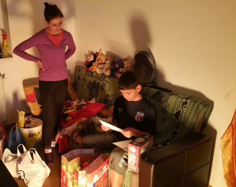 Fundația Mereu Aproape a oferit “Bucurie la cutie” pentru 851 de copii din campania “Schimbă o viață” 425718