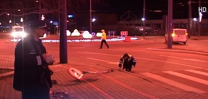Tragedie în Ajunul Anului Nou. O tânără este în stare gravă după ce a fost lovită în cap de un indicator rutier