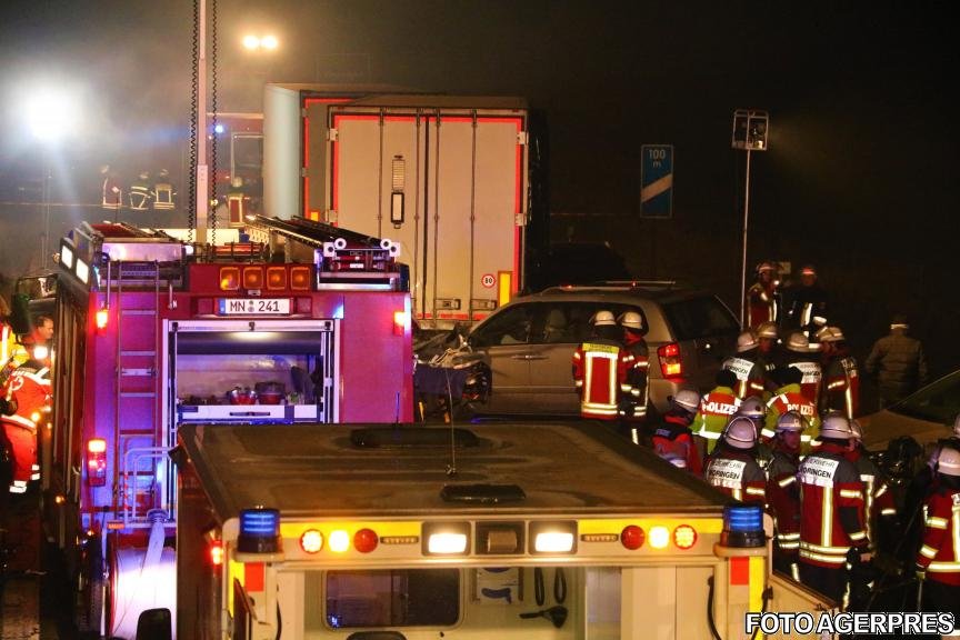 Carambol pe o autostradă din Germania: şase morți, zeci de răniţi