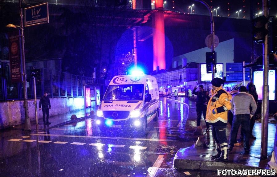 Cum a fost filmat atacatorul în faţa clubului din Istanbul. Autorităţile au făcut anunţul: cine se afla printre victimele atacului armat - VIDEO 