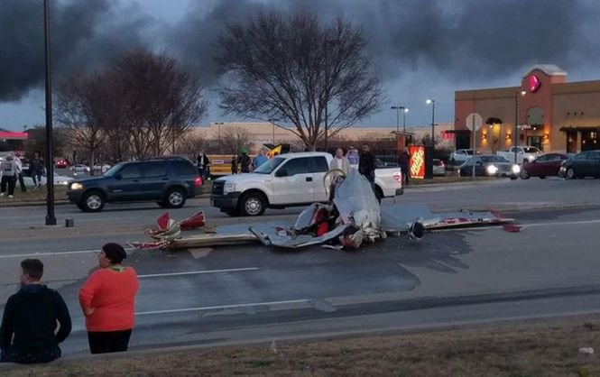 Două avioane s-au ciocnit în aer, în Texas - VIDEO