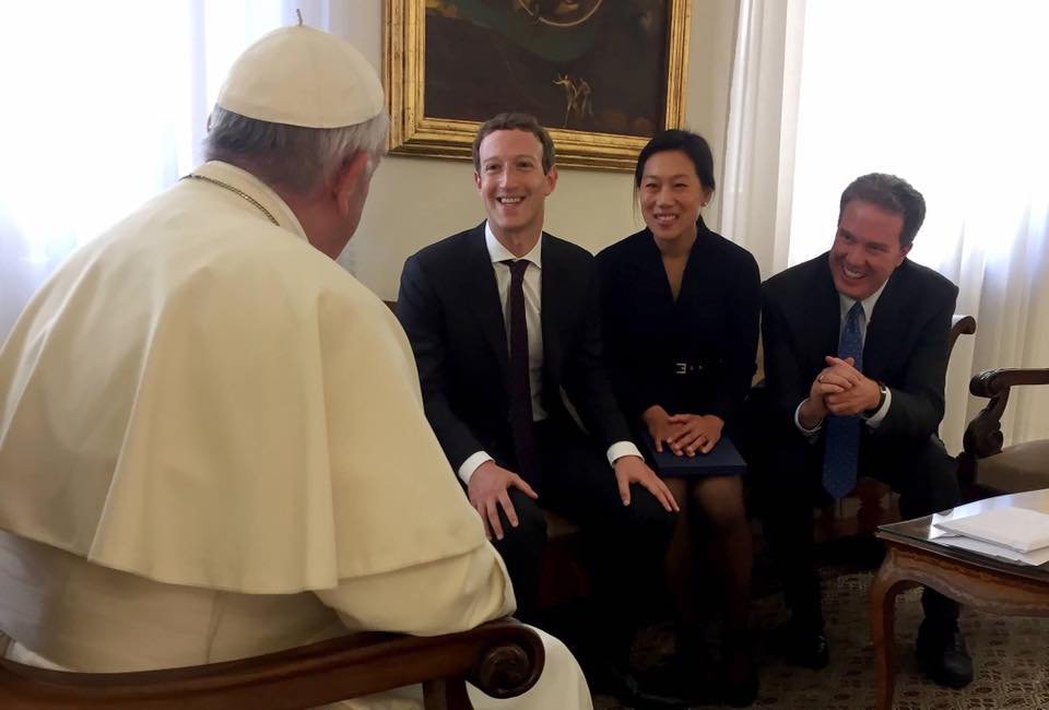 Ce i-a răspuns Mark Zuckerberg unui internaut care l-a întrebat dacă ”mai este ateu”