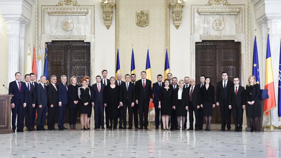 Iohannis, faţă în faţă cu Guvernul lui Dragnea. Toţi cei 26 de miniştri au depus jurământul. Klaus Iohannis: Aveţi de îndeplinit promisiuni complicate 