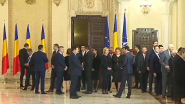 Klaus Iohannis, gest incredibil făcut după discursul ţinut la Palatul Cotroceni. Dana Grecu: &quot;Preşedintele nu mai este în poveste&quot;