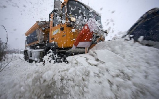 Bărbat găsit în zăpadă de lucrătorii de la drumuri din Vaslui 