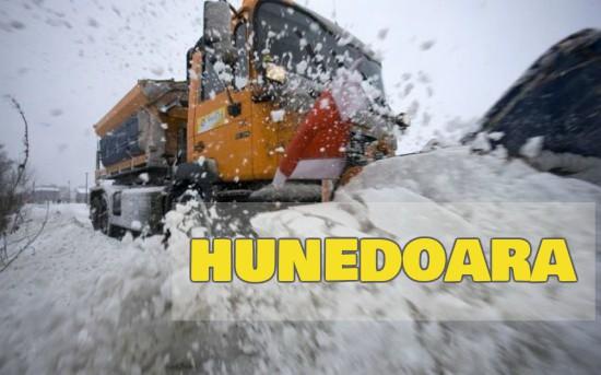 Hunedoara: Pe toate drumurile se circulă în condiţii de iarnă 
