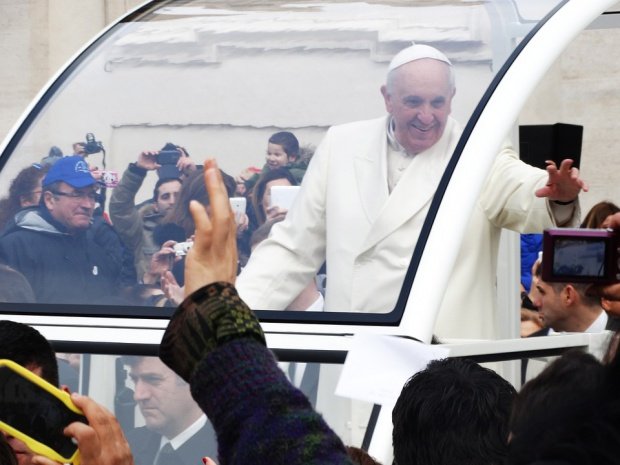 Papa Francisc, gest impresionant de Bobotează