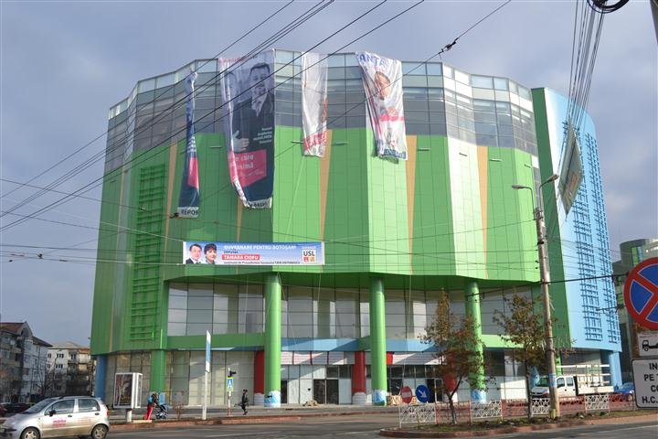 Alertă cu bombă la mall-ul din Botoșani