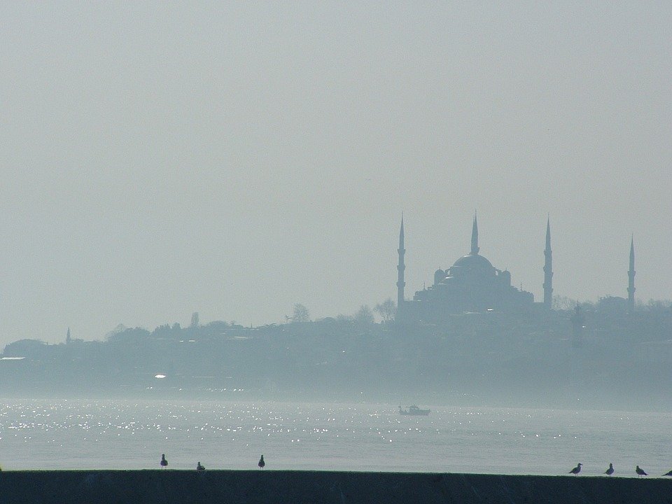 Turcia a închis strâmtoarea Bosfor din cauza vremii. Marea Neagră este izolată