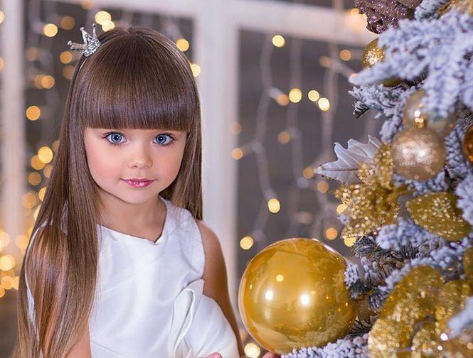 O fetiță de numai cinci ani a luat cu asalt internetul. Micuța are o frumusețe răpitoare. Galerie foto în articol 427377