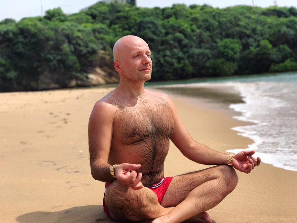 A dispărut din showbiz și a luat-o pe alte căi! Cine este artistul din imagini 427566