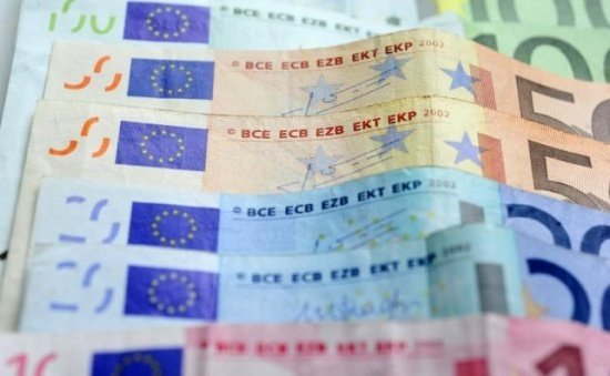 Euro scade sub pragul de 4,5 lei