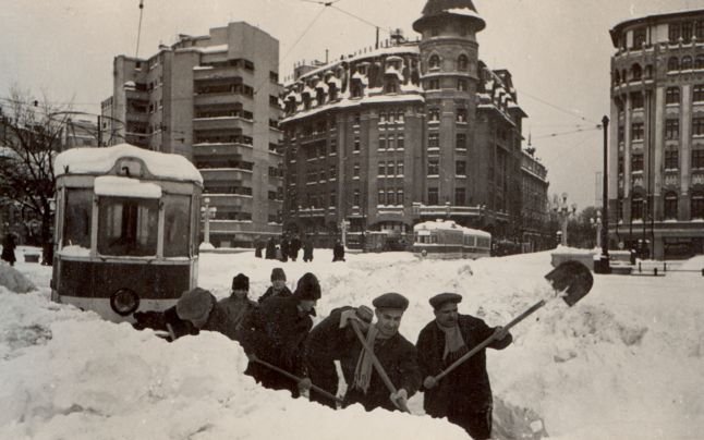 Ziua în care Bucureștiul s-a trezit sub cinci metri de zăpadă. Mărturii inedite din 3 februarie 1954 