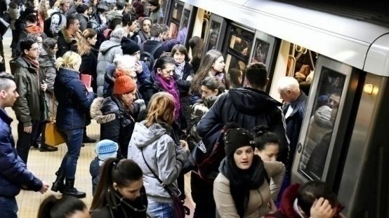 Circulație îngreunată la metrou, miercuri seară, din cauza unui tren defect 