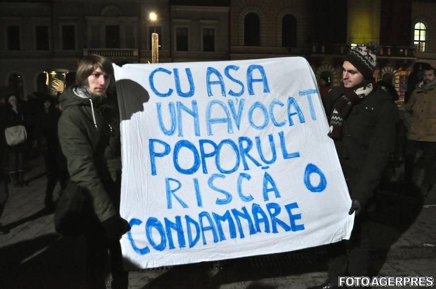 Proteste anti-Ciorbea la Cluj și București! Sute de oameni cer demisia Avocatului Poporului