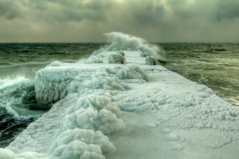 Cum arată Marea Neagră la temperaturi extreme. Galerie FOTO impresionantă