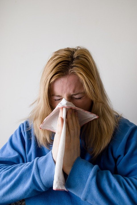 Sute de cazuri de gripă, înregistrate în România. Sunt deja şase decese