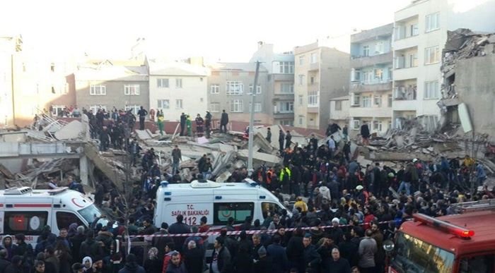 Turcia, lovită de o nouă nenorocire! O clădire s-a prăbușit la Istanbul