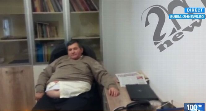 Directorul unui muzeu, demis după ce a fost filmat băut chiar în biroul său - VIDEO