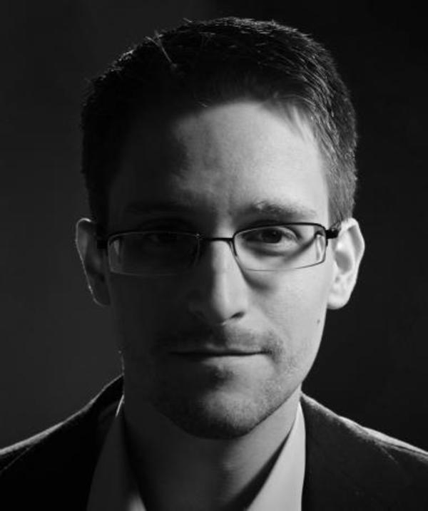 Cadoul Rusiei pentru Edward Snowden. Permisul de rezidenţă i-a fost prelungit până în 2020 