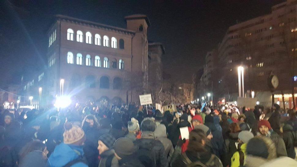 Proteste în Capitală și în țară împotriva legii graţierii. Câteva mii de oameni au ieșit în stradă 429382