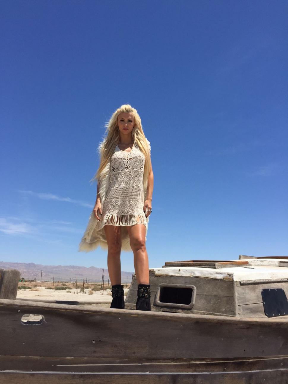 Andreea Bălan, prima piesă după ce a devenit mămică: Sens Unic - VIDEO 429475