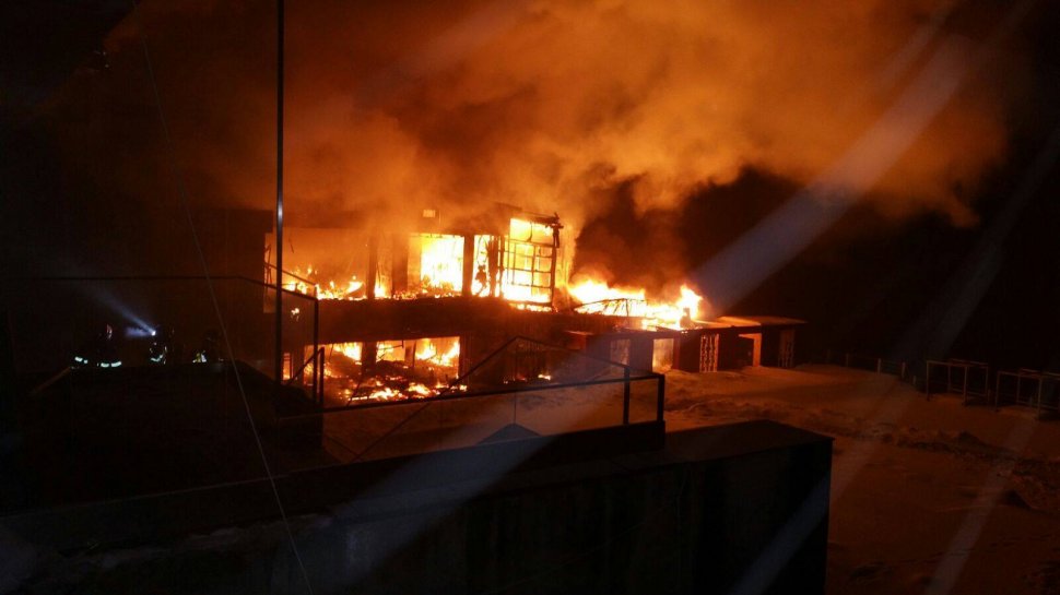 Imagini cutremurătoare: Cum a fost evacuat Club Bamboo în timpul incendiului - VIDEO 
