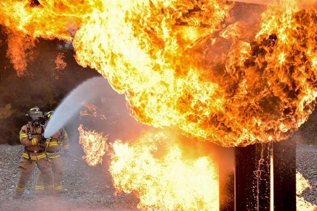 Incendiu violent în cartierul Berceni din Capitală