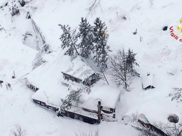 Tragedia putea fi evitată! Mesajul disperat trimis autorităților de proprietarii hotelului îngropat de avalanșă
