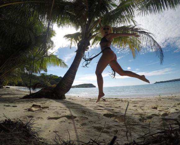 WOW! Cum a pozat Delia pentru soțul ei - Imaginile care te duc cu gândul departe 430111