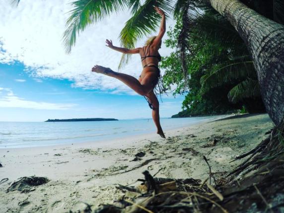 WOW! Cum a pozat Delia pentru soțul ei - Imaginile care te duc cu gândul departe 430112