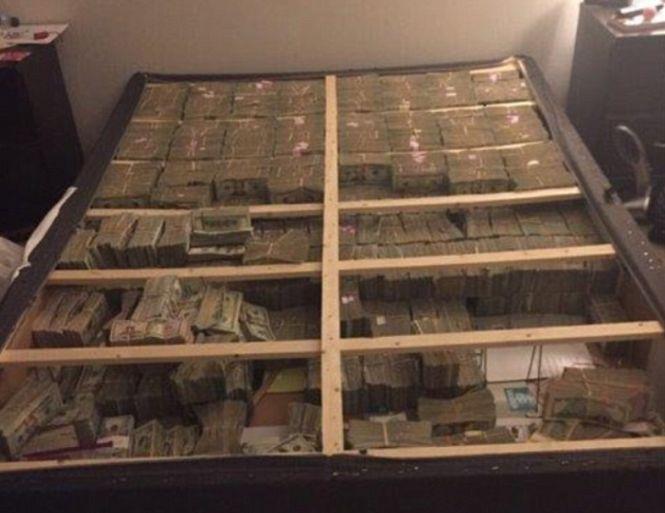 20 de milioane de dolari sub salteaua unui pat. Descoperirea făcută de autorități - FOTO în articol 430300