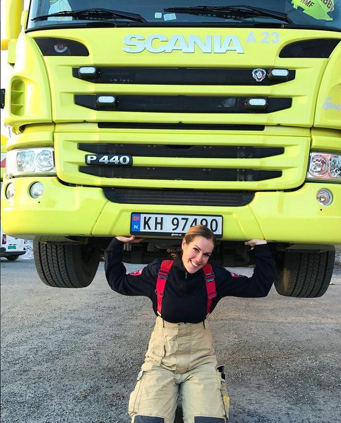 Când iese pe stradă, toți bărbații întorc capul după ea. Zeci de mii de oameni sunt fascinați de ce poate să facă această tânără - FOTO 430565