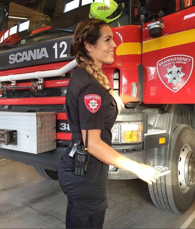 Când iese pe stradă, toți bărbații întorc capul după ea. Zeci de mii de oameni sunt fascinați de ce poate să facă această tânără - FOTO 430569