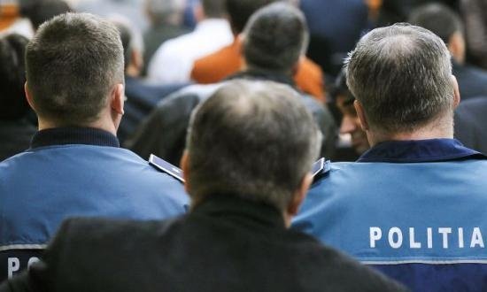 Un polițist din București este urmărit penal pentru că încasa lunar „taxă de protecție”