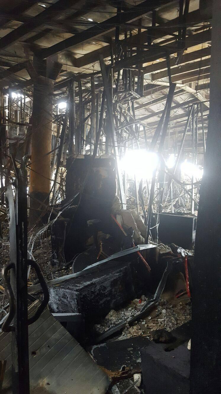 Primele imagini din interiorul Clubului Bamboo, ars în întregime în incendiul de sâmbătă dimineaţa (FOTO) 430560