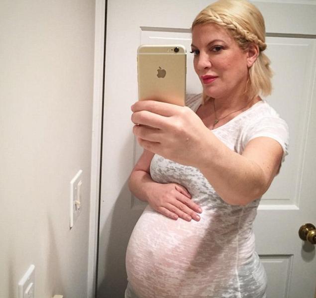 Și-a arătat burta de gravidă cu câteva săptămâni înainte sa nască! Cât de mult s-a schimbat blondina din cauza sarcinii! Despre ce mare vedetă e vorba 430477