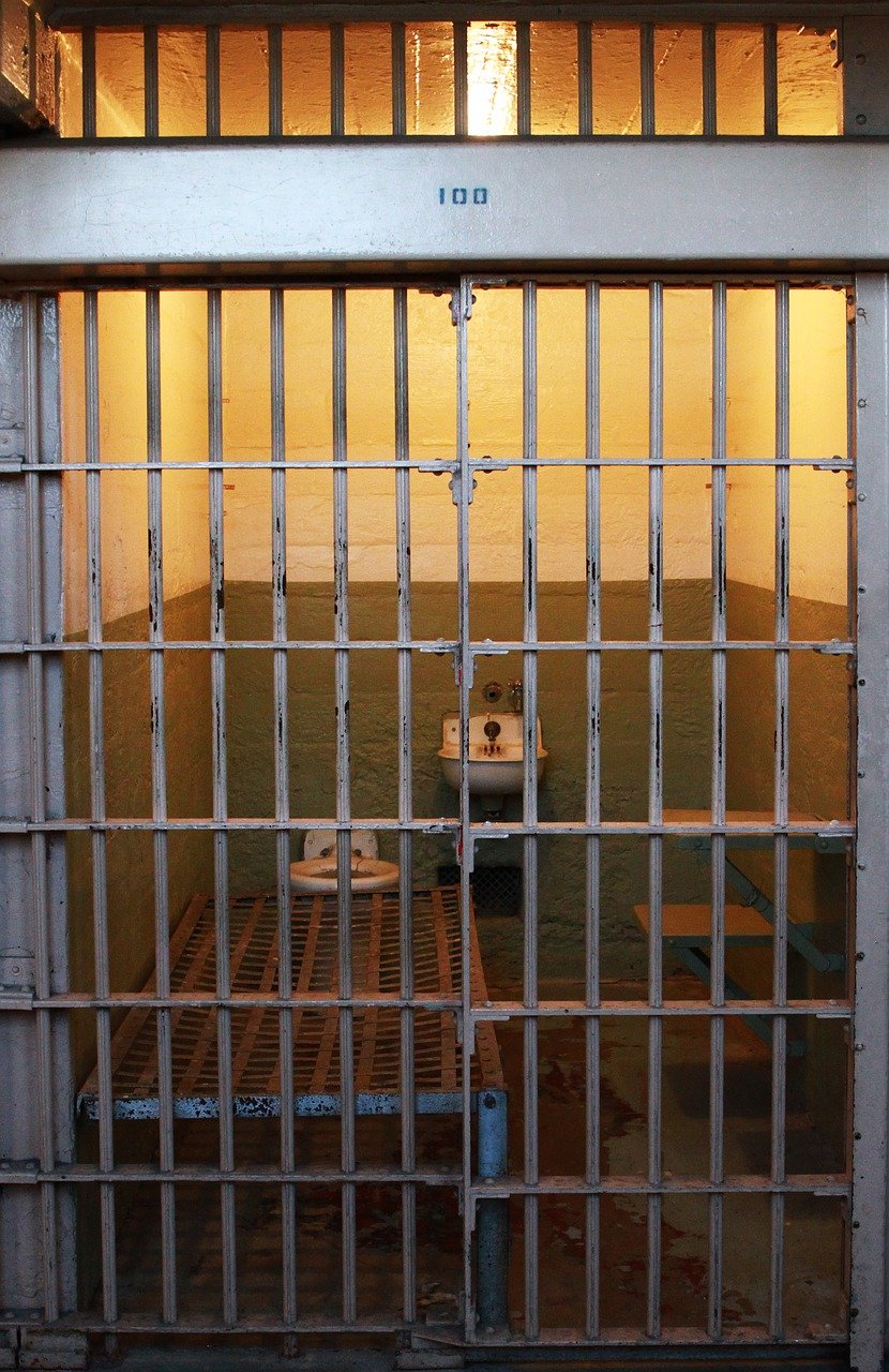 Sindicatele din penitenciare: 40,7% dintre români au toaleta în curte. 100% dintre deţinuţi au toaleta în celulă