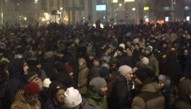 Proteste la Brașov după adoptarea proiectului de lege privind grațierea. Mesajul transmis de Marian Godină 
