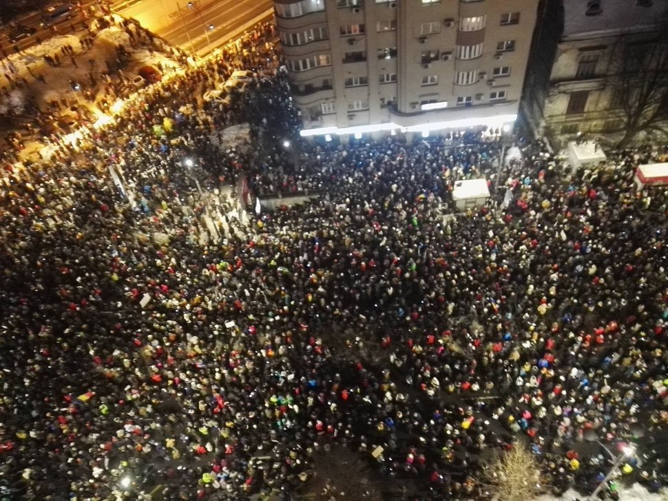 Incidente la protestul din Piața Victoriei. Apelul Jandarmeriei pentru protestatari