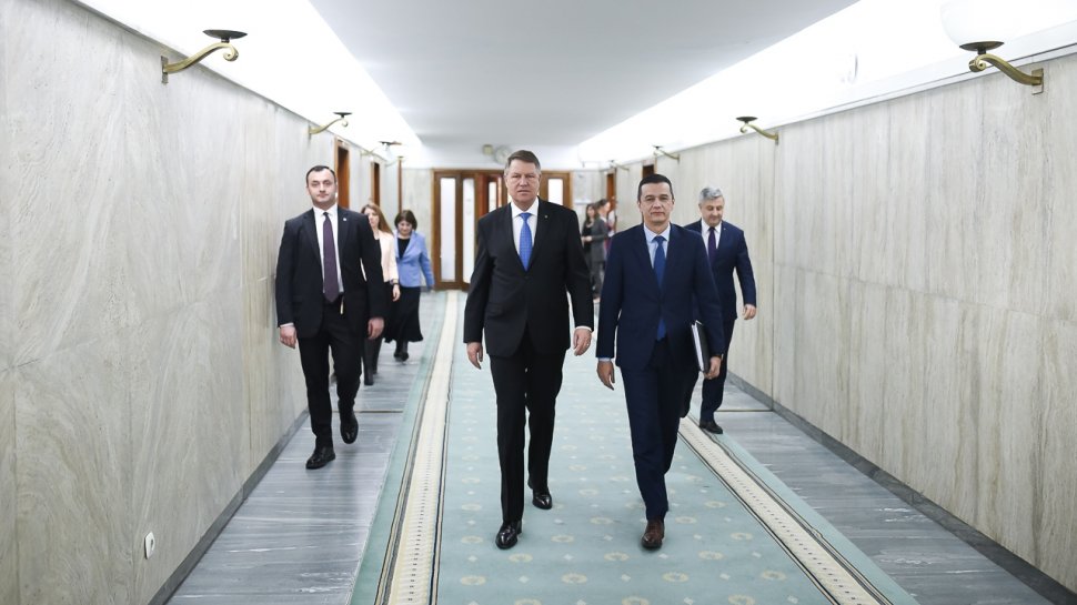 Klaus Iohannis îi cere lui Sorin Grindeanu abrogarea OUG privind modificarea Codurilor Penale
