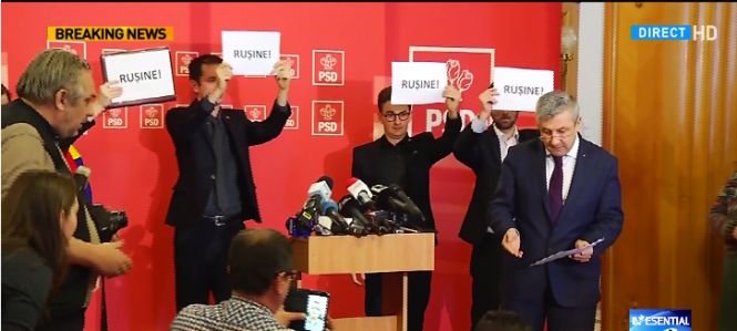 Scandal la declarațiile ministrului Justiției. Iordache a fost întrerupt de protestatari USR - VIDEO