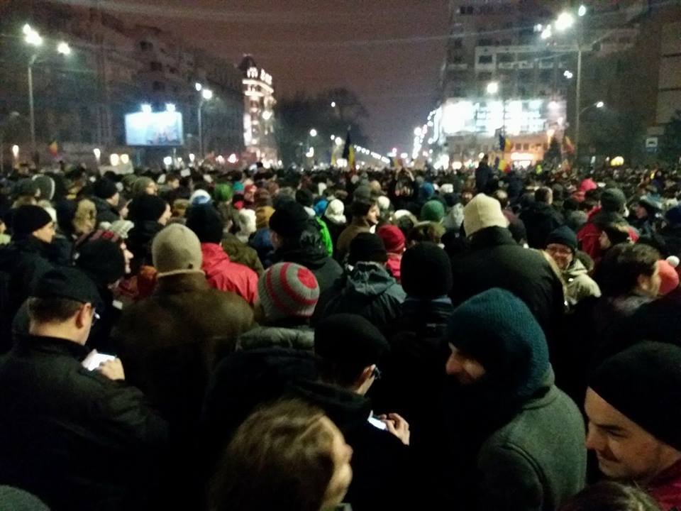 Peste 2.000 de oameni protestează la Alba, nemulțumiți de modificarea Codurilor penale