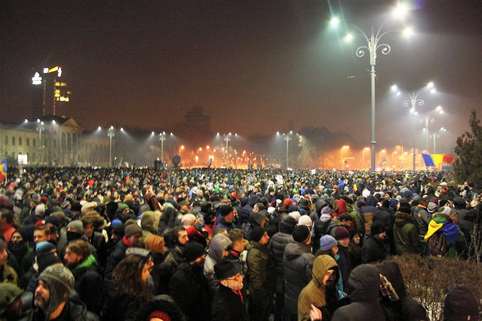 Protestele în București și în țară. Au fost 80.000 de oameni în Piața Victoriei, zeci de mii în restul țării