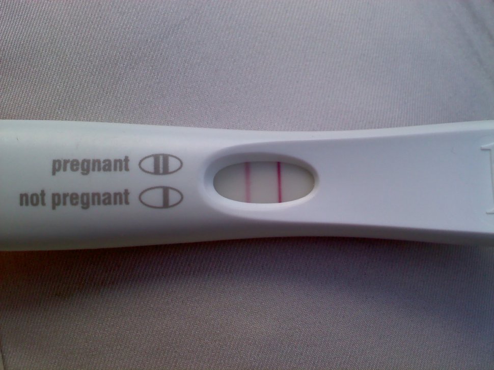 Un bărbat a făcut în glumă un test de sarcină. S-a amuzat şi a pus rezultatul pe internet, însă un medic i-a dat o veste cruntă