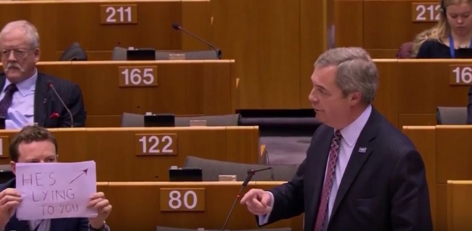 Gest fără precedent în Parlamentul European. Ce s-a întâmplat în timpul discursului lui Nigel Farage