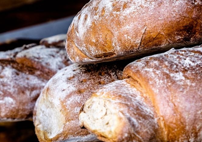 Câțiva preoți din Constanța au înființat „lada cu pâine” pentru cei nevoiași